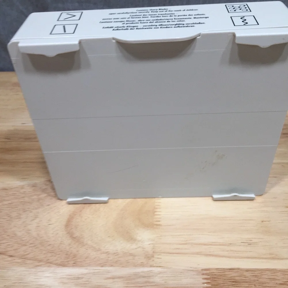 Pampered Chef Ultimate Mandoline Replacement Blades and Storage Case Set White